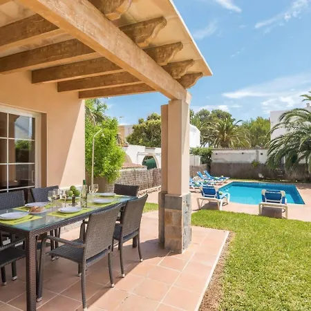 Judith En Menorca Son Carrio (Menorca)