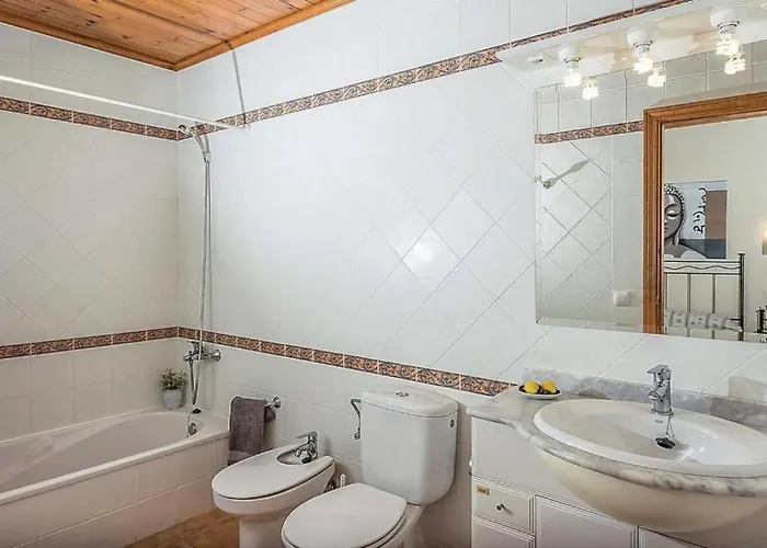 Judith En Menorca Willa *