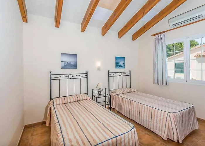 Judith En Menorca Willa Son Carrio (Menorca)